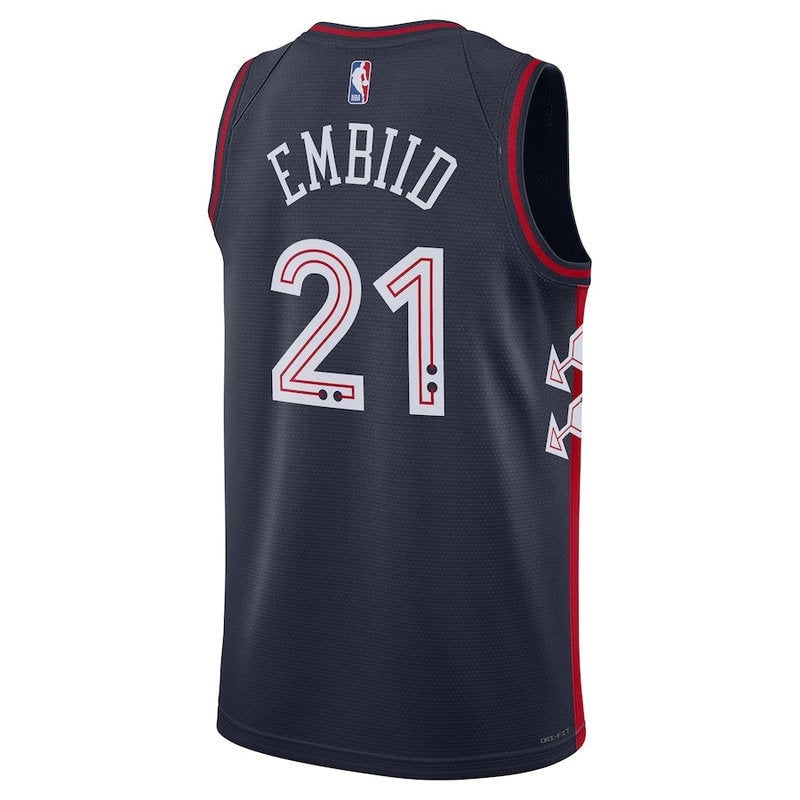 Camisa NBA Joel Embiid - Philadelphia 76ers - 23/24 - Azul Marinho - Edição Cidade